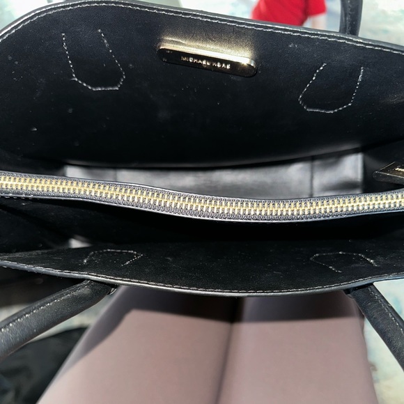 Michael Kors black handbag. Great condition - Picture 7 of 10